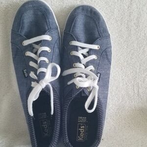 LEDs Women Size 11 Canvas Tie Sneakers